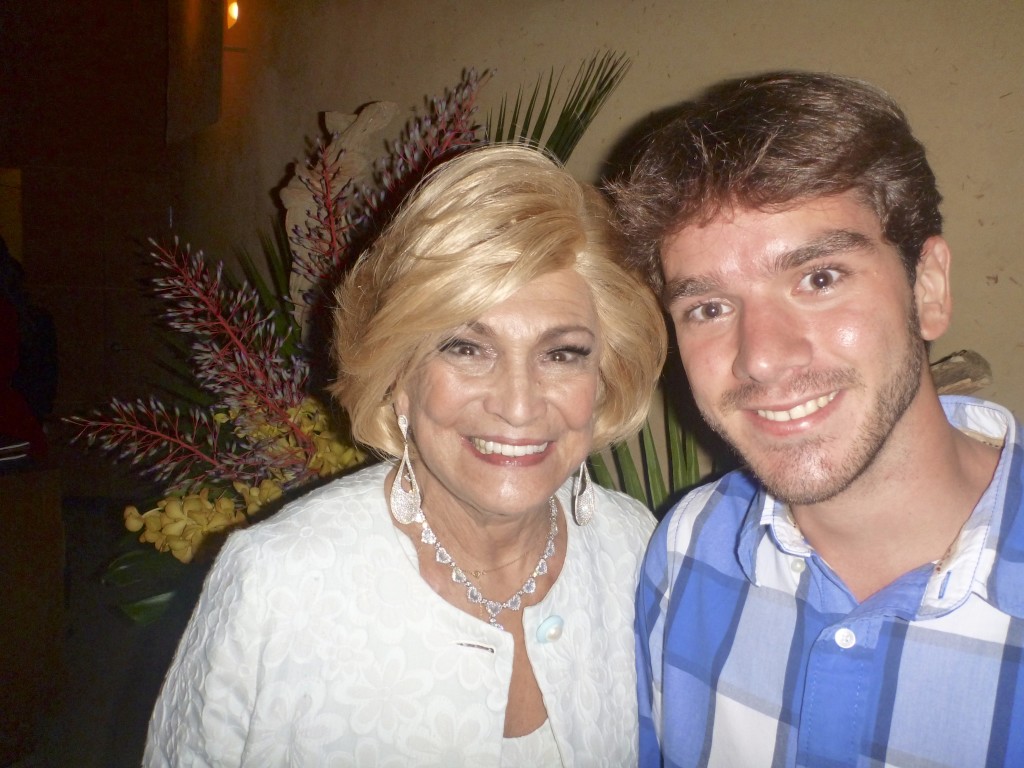 Hebe Camargo e eu em um restaurante em Miami