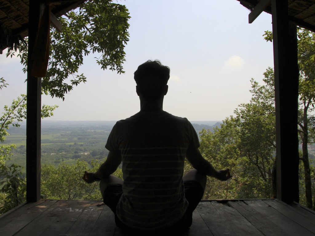 Meditando em Wat Suan Mokkh