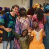 eu e minhas amigas da Gâmbia em traje típico